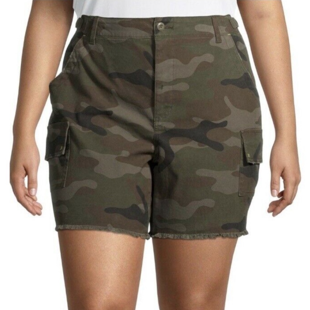 Terra & Sky utility Cargo Shorts - Size 24W